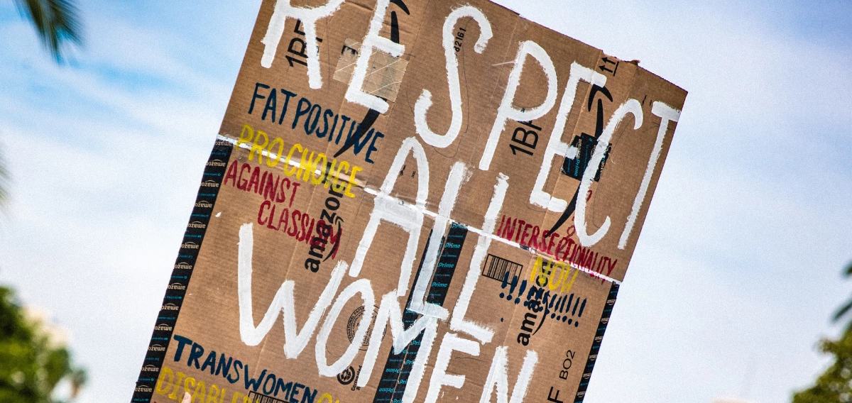 Setze dich weltweit für Frauenrechte ein – bei diesen 6 GoodCompanies!